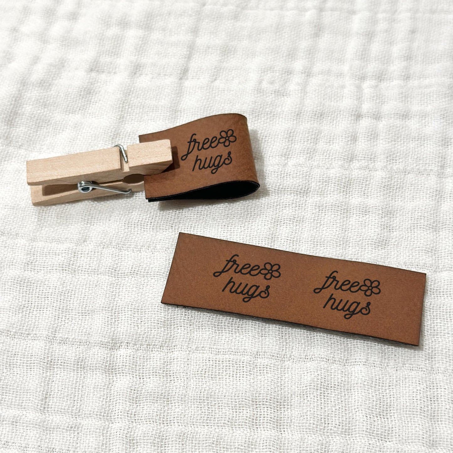 Label zum Einnähen "free hugs"