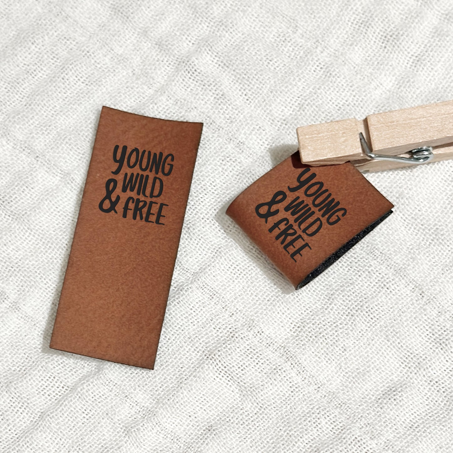 Umschlaglabel "young wild & free"