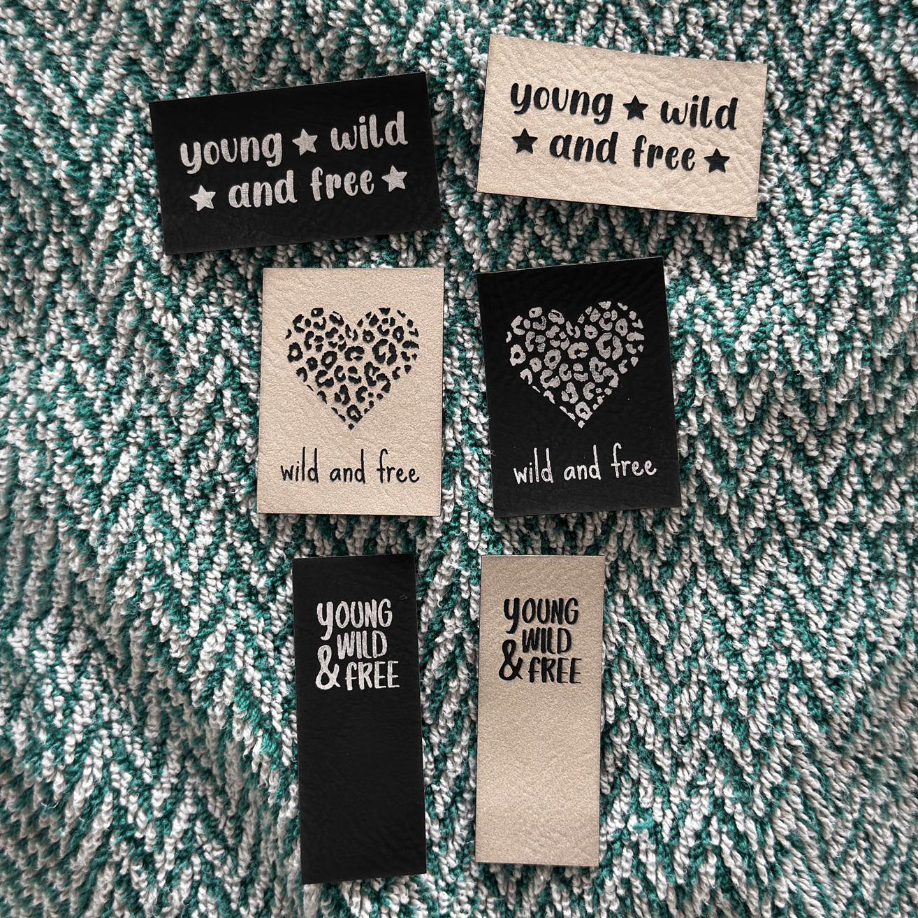 Umschlaglabel "young wild & free"