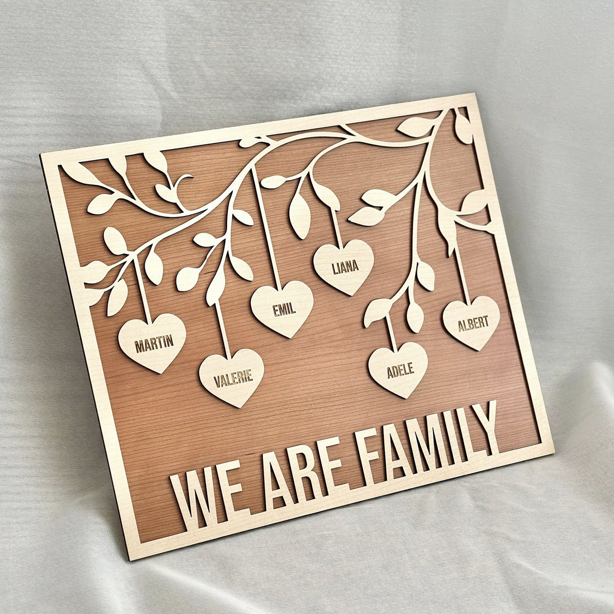 Dekoschild "WE ARE FAMILY" individuell
